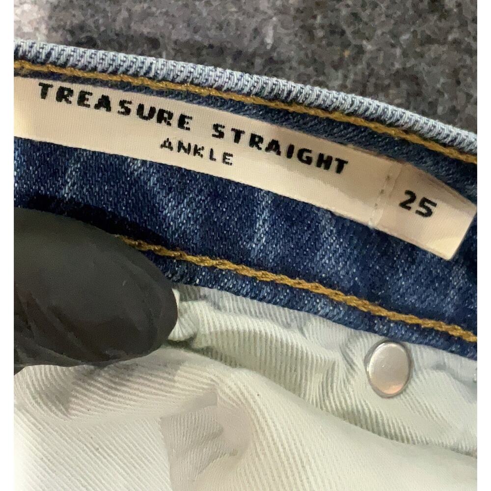 Classic High-Rise Wide Leg Jeans in Medium Blue - Picture 5 of 6